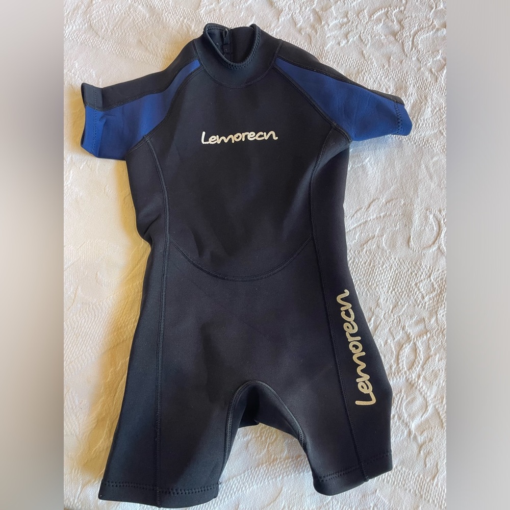 Lemorecn youth size 8 wetsuit